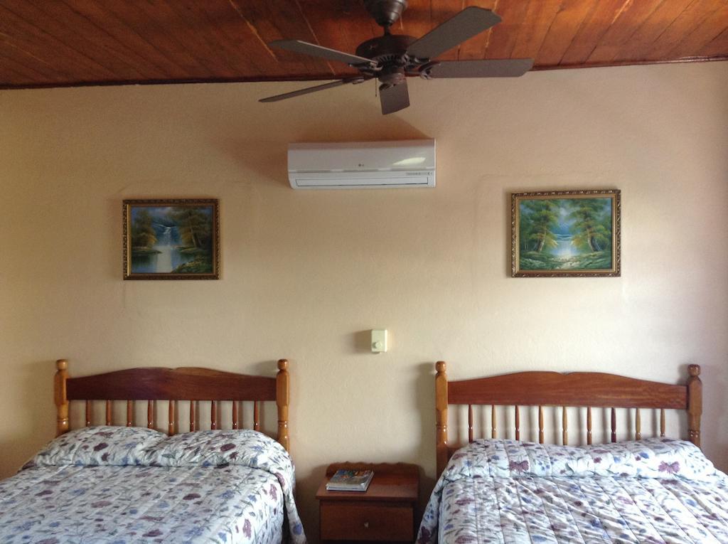 Anchorage Beach Resort Caye Caulker Luaran gambar