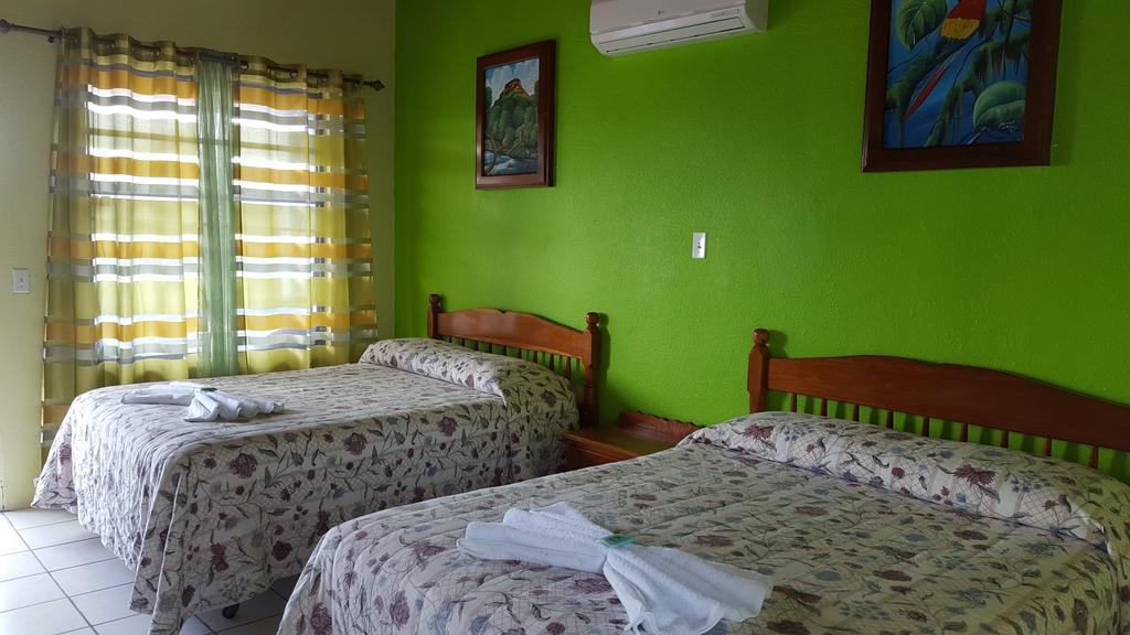 Anchorage Beach Resort Caye Caulker Luaran gambar