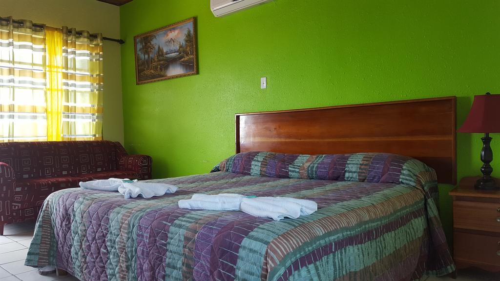 Anchorage Beach Resort Caye Caulker Luaran gambar